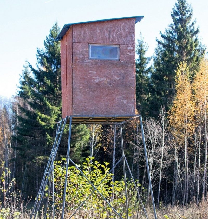
Šāds tornītis izmaksā aptuveni 150 eiro. Nav augsta cena par ērtībām un, galvenais, paša drošību. Attēlā redzamajam tornītim izmantota kabīne no kļūmīgā koka torņa.
