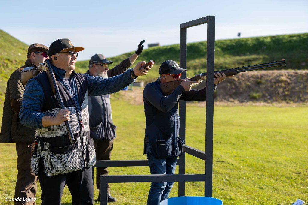 
Angļu sportingu mēdz saukt par golfu ar bisi.
