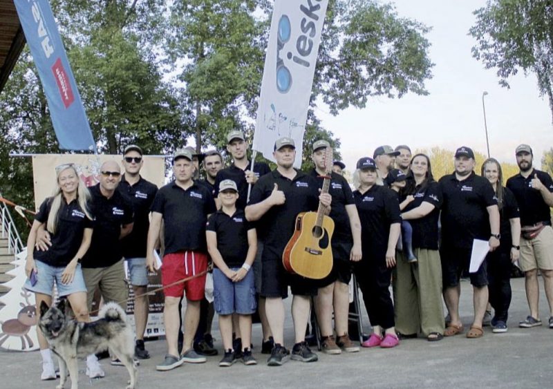 
“Pulsar/Ieskaties.lv” komanda mednieku festivāla “Minhauzens” atklāšanā.
